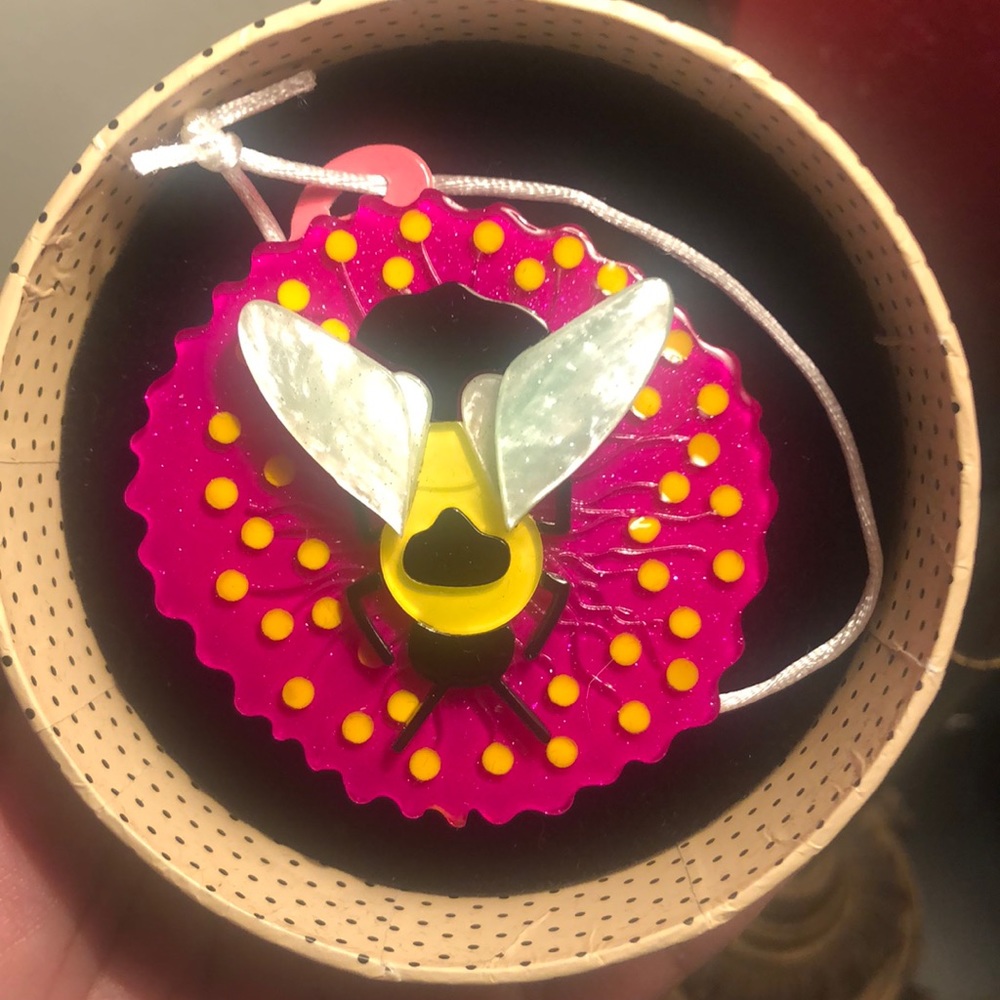 Erstwilder Bumblebee burrower brooch